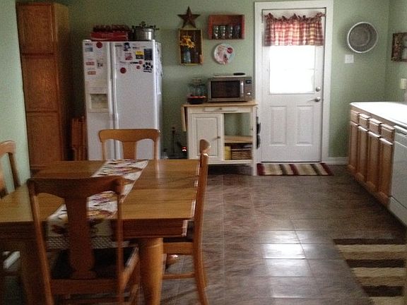Large country kitchen
						:
						Large country kitchen