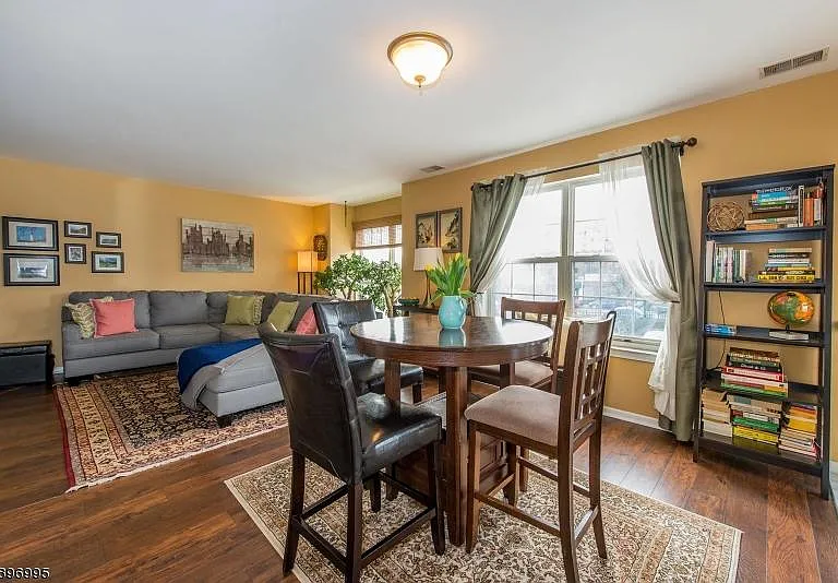 50 Pine St #4 — Photo 4
