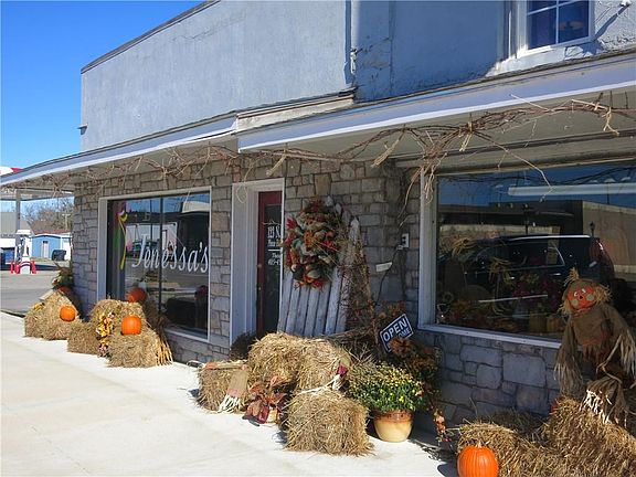 5th image of 123 N Main St