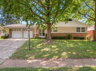 3833 Buckley Rd, Saint Louis, MO 63125