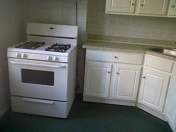 3rd image of 933 Putnam Ave APT 3