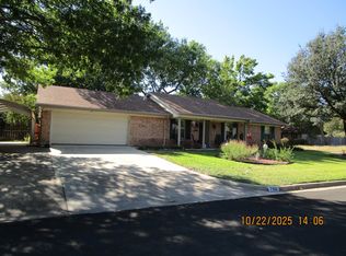 7100 Canterbury Dr, Woodway, TX 76712