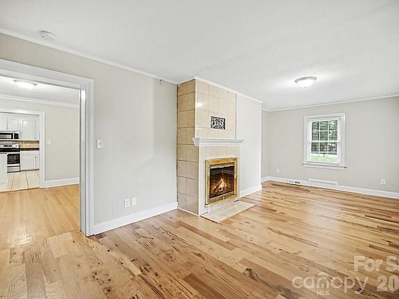 5th image of 704 1st Avenue Pl NE