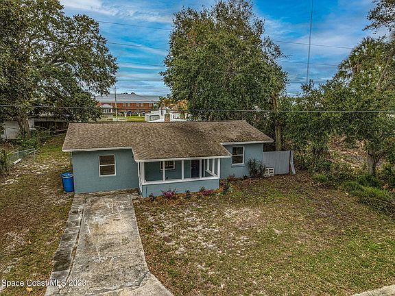 3rd image of 221 Skelly Dr