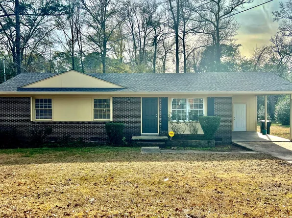 1205 Fairlane Dr, Dothan, AL 36301