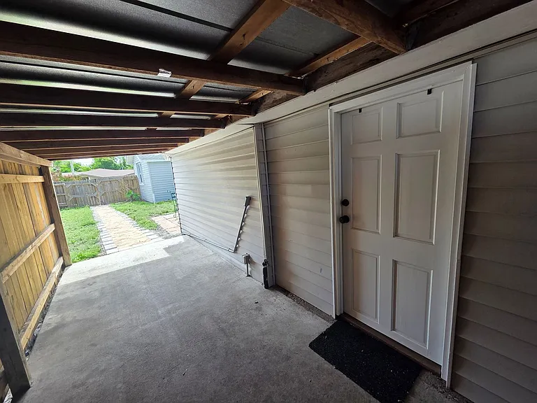 1525 Oak Ave — Photo 3