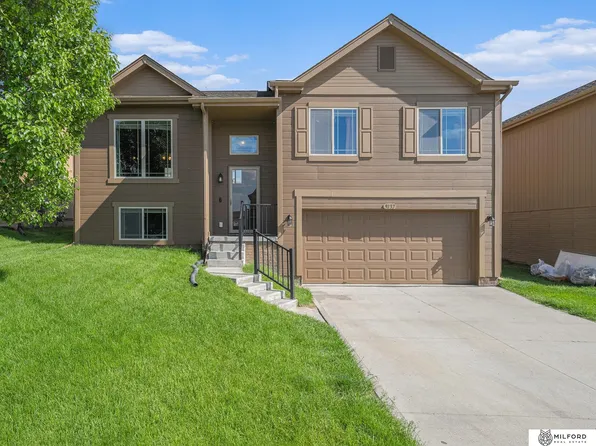 9137 Summit St, Omaha, NE 68122