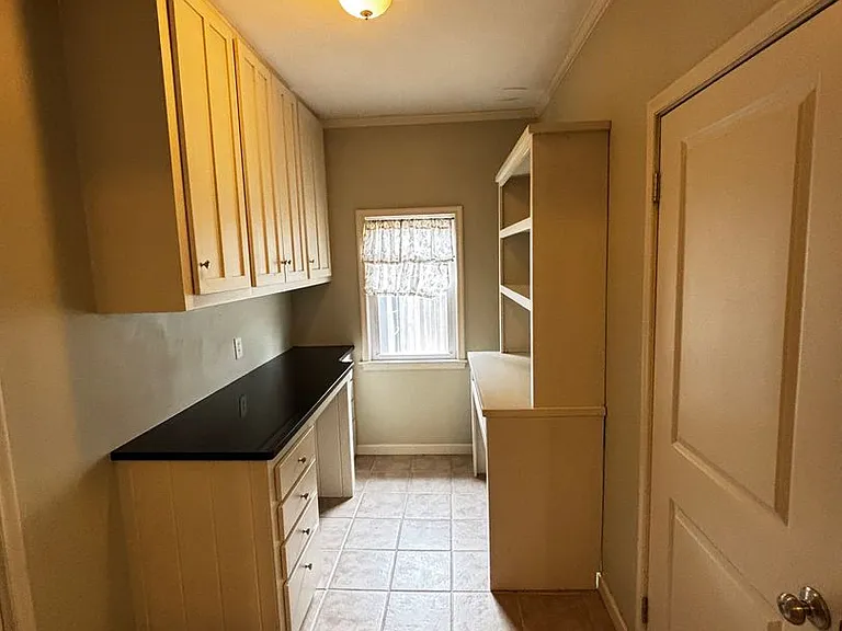 1326 E 32nd Pl — Photo 8