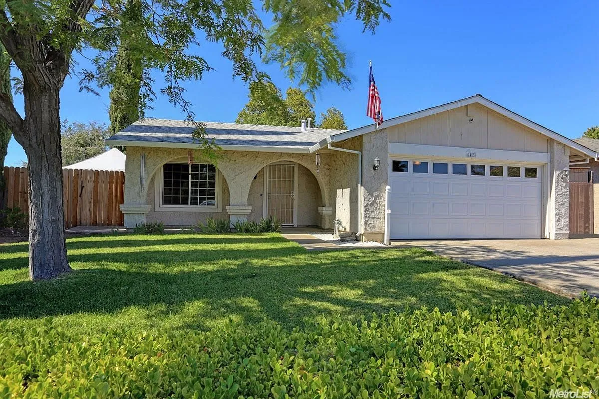 7465 Mar Vista Way photo 1