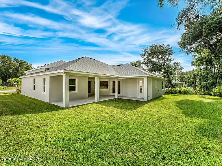 35 Loch Ness Dr — Photo 25