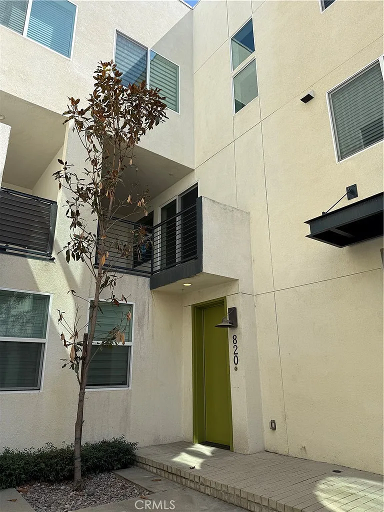 4 bed, 1810 sqft, $4,500 — Photo 1