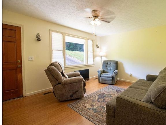2nd image of 410 McElhaney Rd