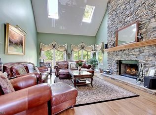 33 Fairhand Ct, Bridgewater, NJ 08807