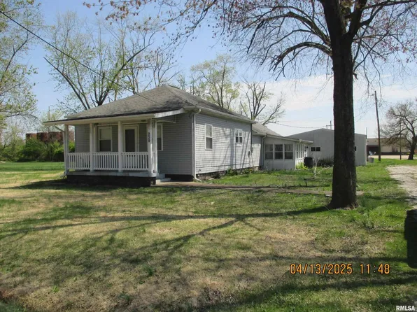 229 S James St, Centralia, IL 62801
