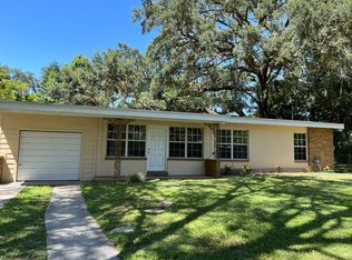 1228 Oak Dr, Leesburg, FL 34748
