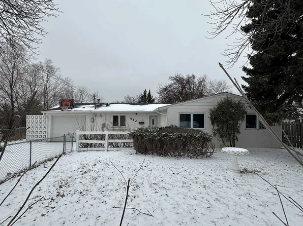 412 13th Ave NE, Minot, ND 58703
