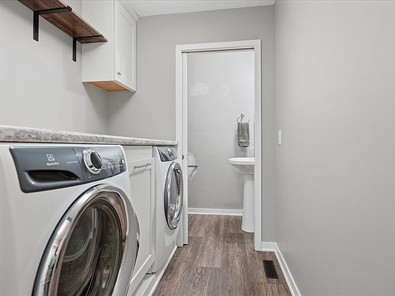 5th image of 2623 Persimmon Pl