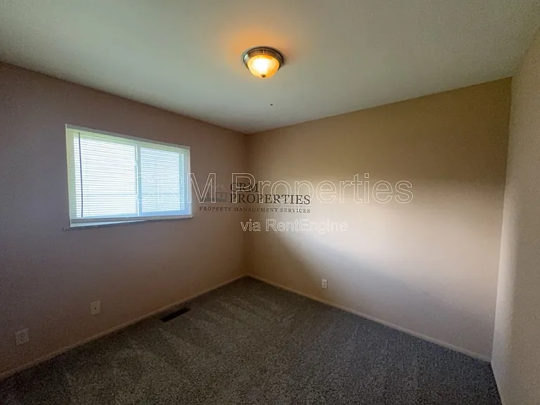2400 Balmoral Blvd — Photo 12