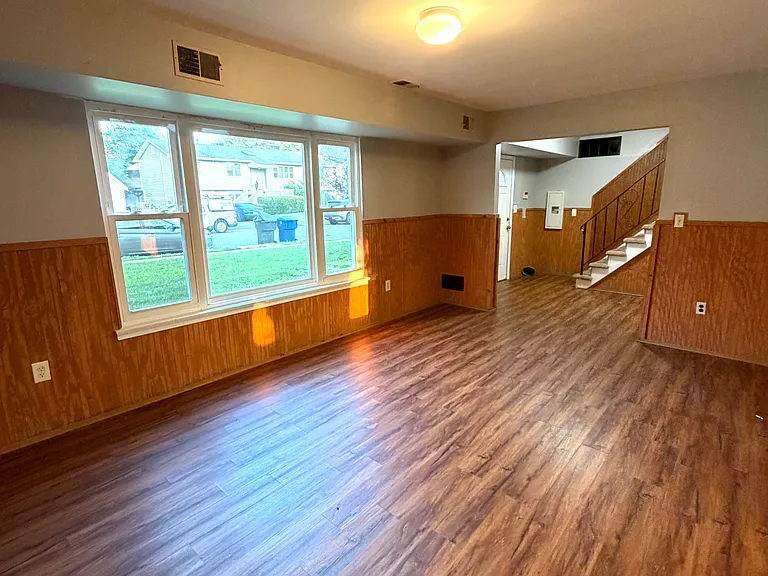 788 Maplecrest Rd — Photo 6