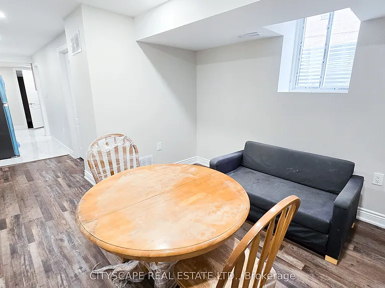 121 Ashdale Rd #LOWER — Photo 3