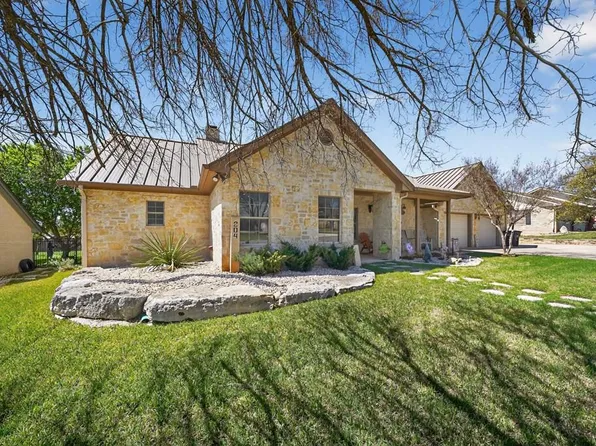 204 Red Oak Ln W, Ingram, TX 78025