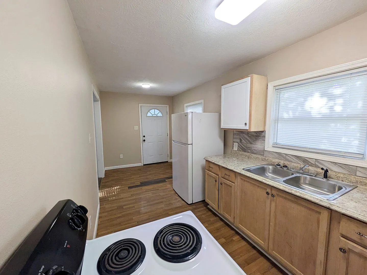 4111-4115 Congress-For Sale (Jana) — Photo 4
