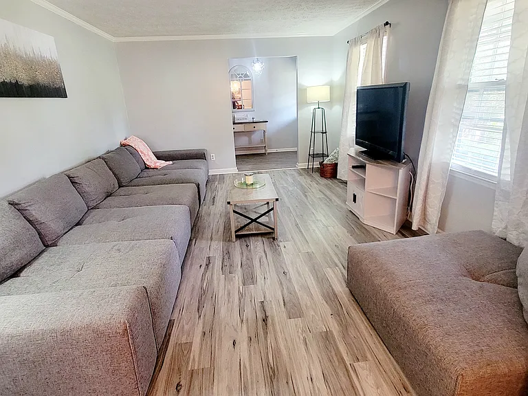 806 Greenwood Dr — Photo 10