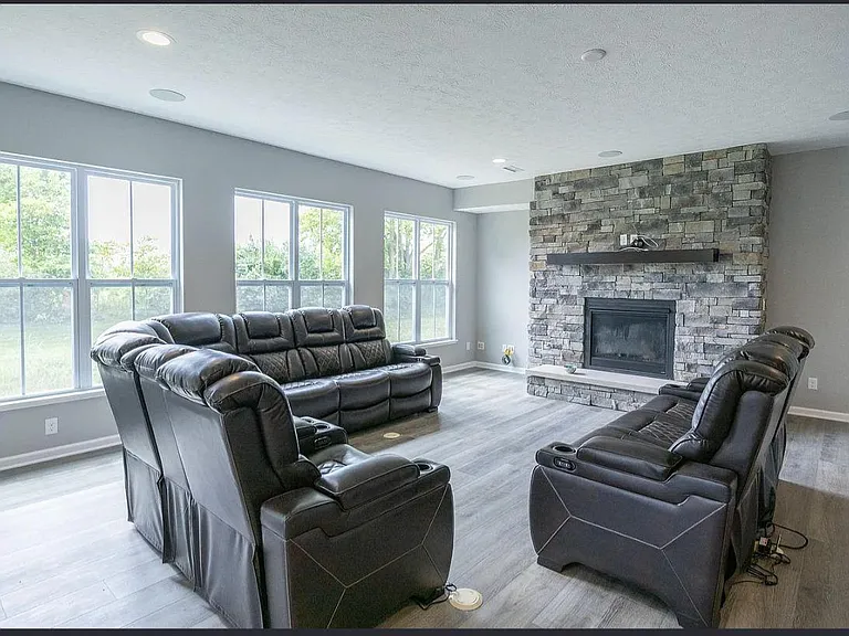6837 Vail Ct — Photo 4