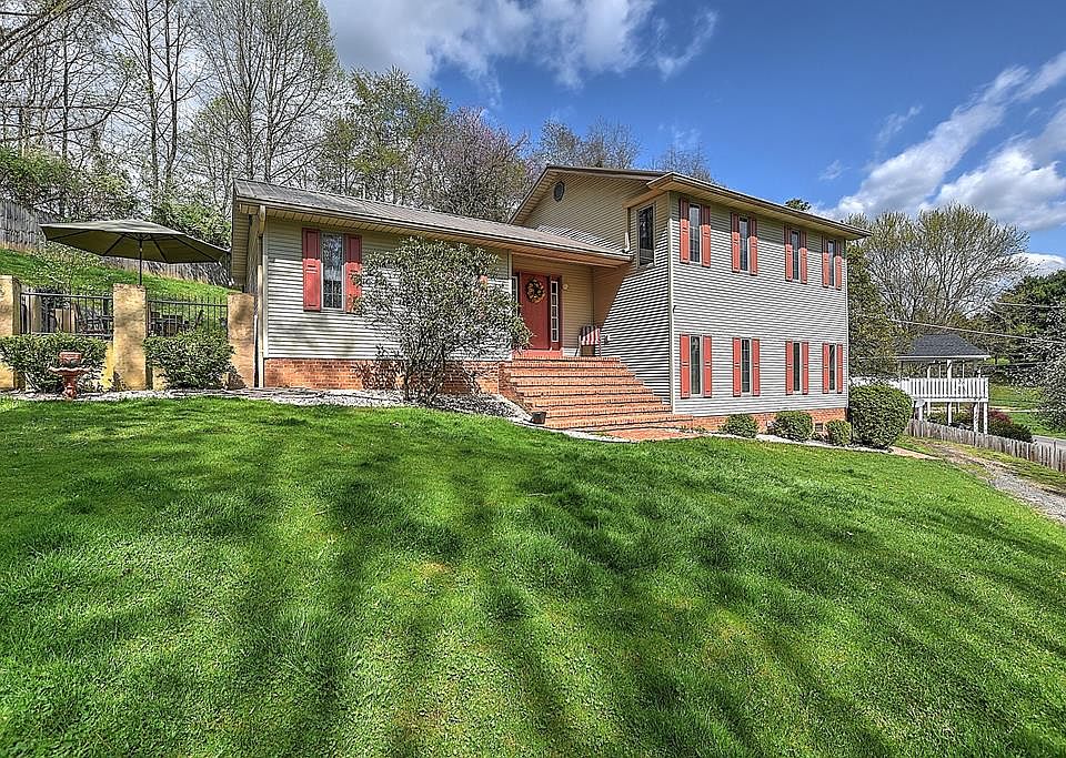 1st image of 21272 Lakeshore Dr