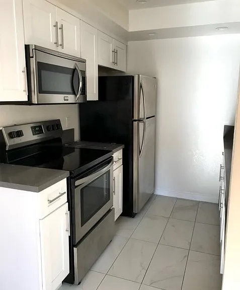 555 E Olive Ave — Photo 18