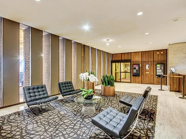 6033 N Sheridan Rd #14D — Photo 35