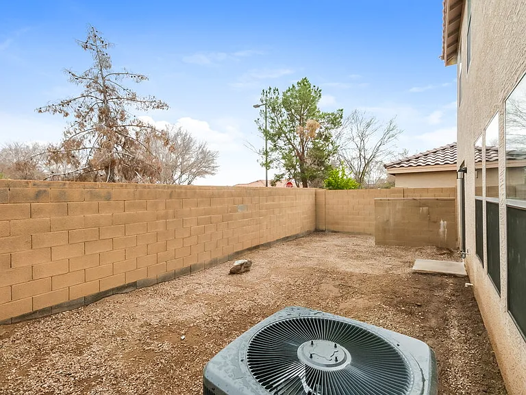 2236 E Spruce Dr — Photo 17