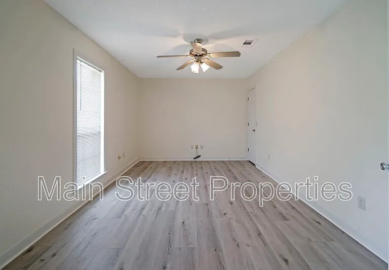 1301 Elliott St — Photo 12