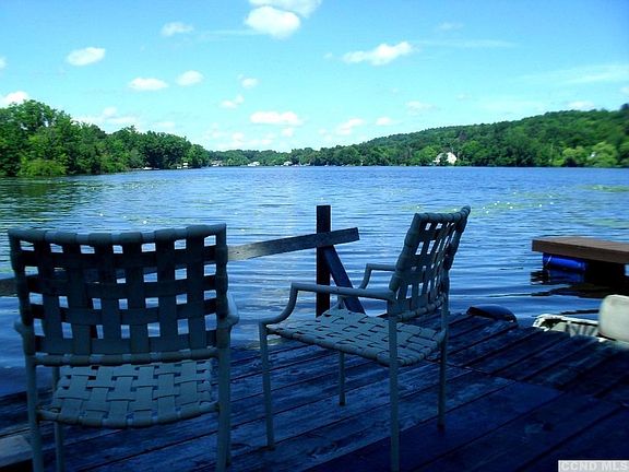 2nd image of 40 Lakeview Dr