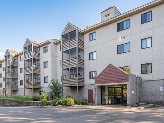 2nd image of 1905 Parkwood Dr #1905201