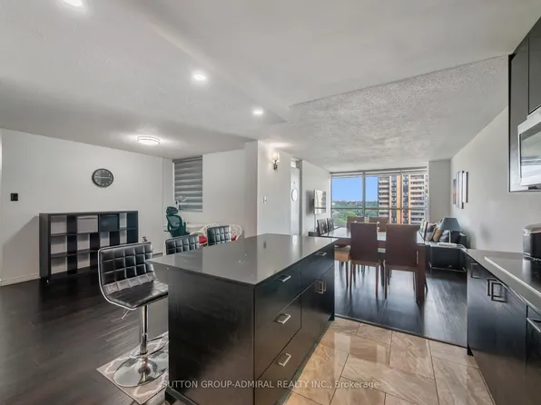 10 Martha Eaton Way #1811, Toronto, ON M6M 5B3
