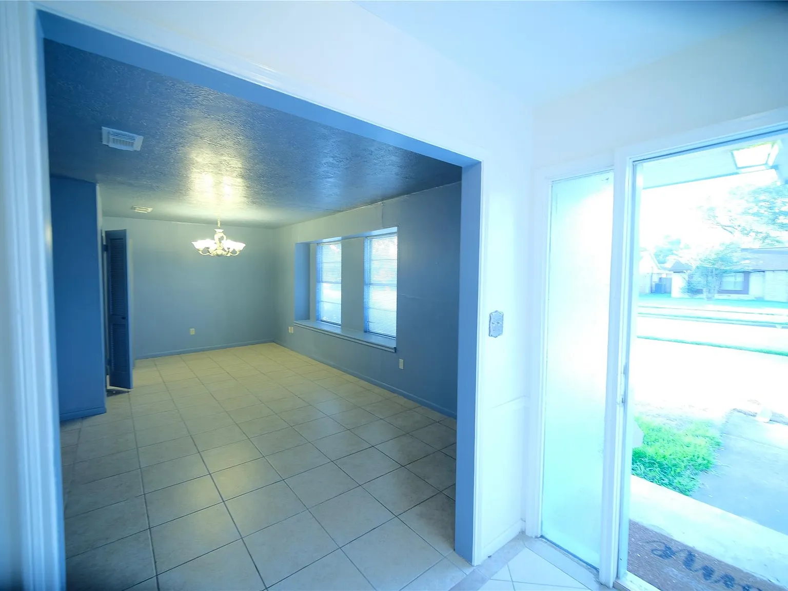 3 bed, 2.0 bath, 1642 sqft, $2,000 — Photo 3