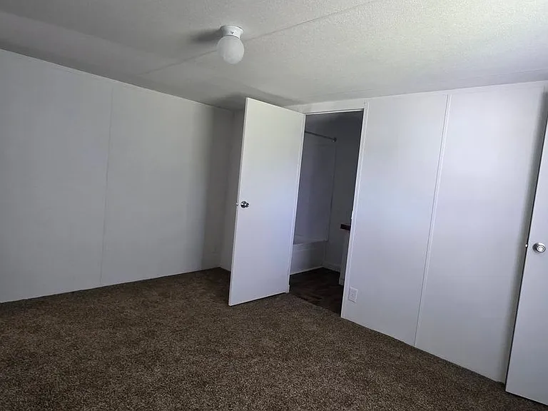 689 Bonfire Dr — Photo 6