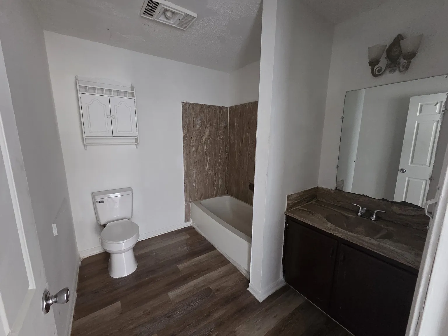 202 Belgium Street - A — Photo 4