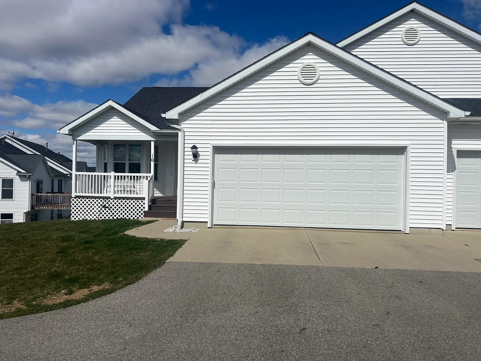 10 Meadowridge Dr photo 1