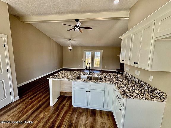 5th image of 3826 Chaplin Rd