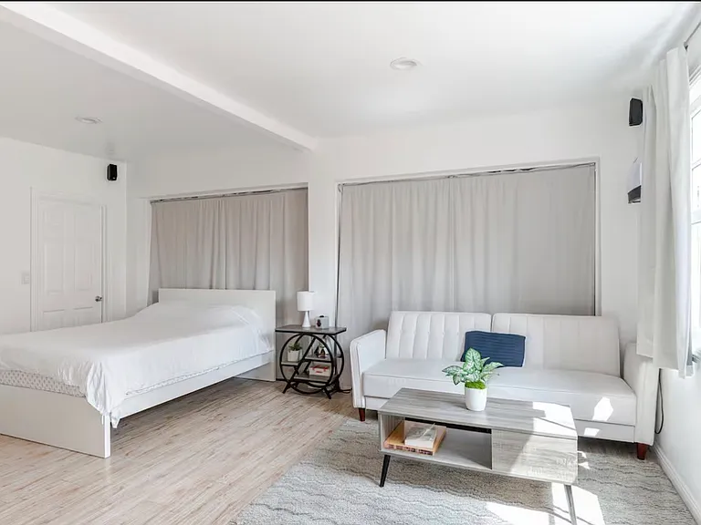 711 Schumacher Dr — Photo 16