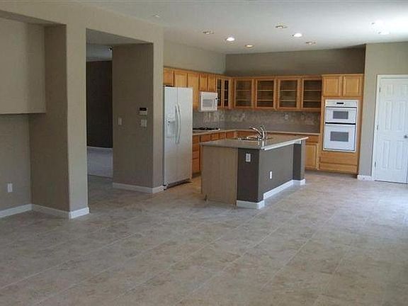 4th image of 1291 Riverview Ave