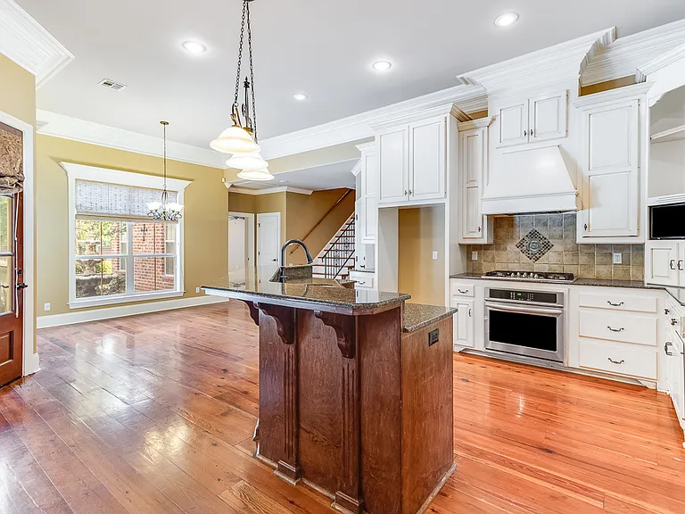 117 Maple Grove Ln — Photo 5