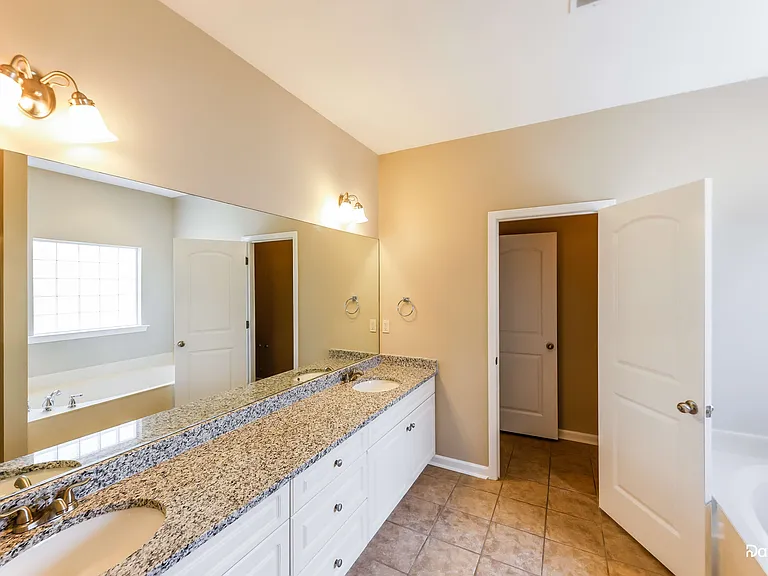 208 Appleford Rd — Photo 9