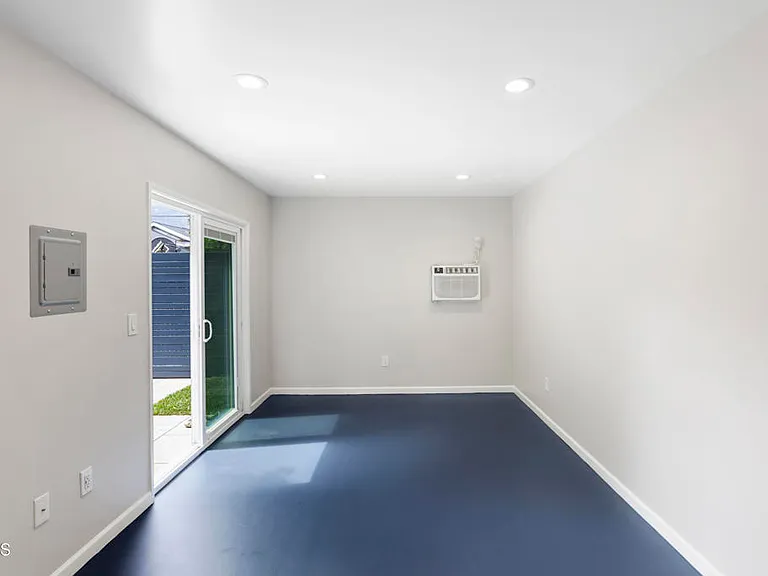 420 Violet Ave — Photo 24