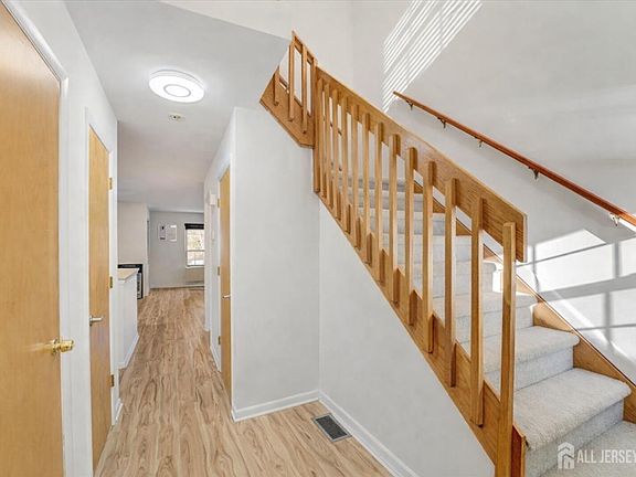 4th image of 46 Stony Hill Rd