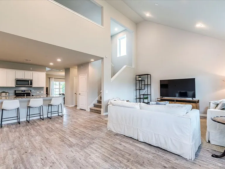 125 Groesbeck Ln — Photo 12