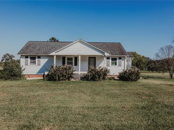 477 Pleasant Acre Dr, Mocksville, NC 27028