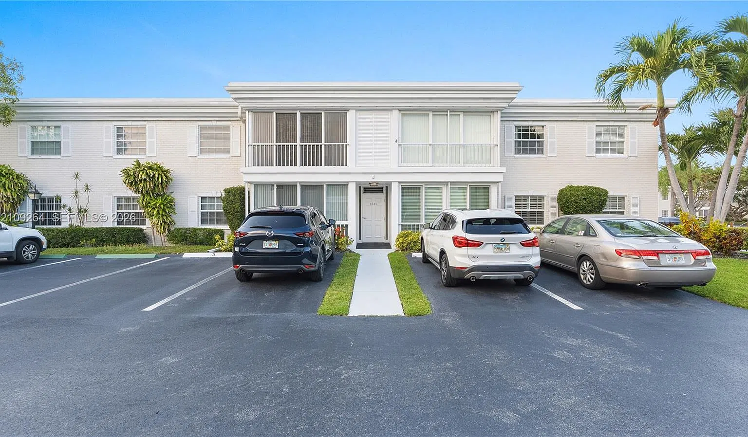 Bay Colony Club Condo — Photo 1